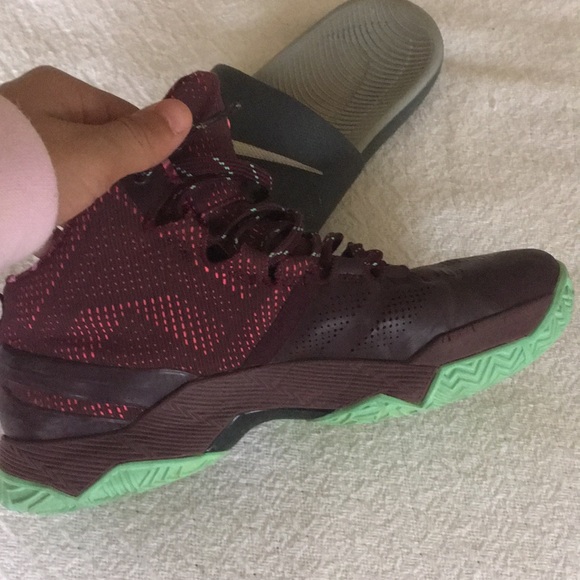 Curry 2 BHM Size 6 - Picture 3 of 4